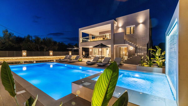 Villa Serenity: pool, Udendørs, Udvendige