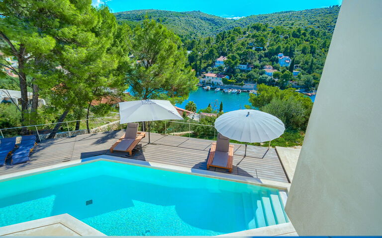 Villa Pine Haven: pool, Udendørs, Udvendige