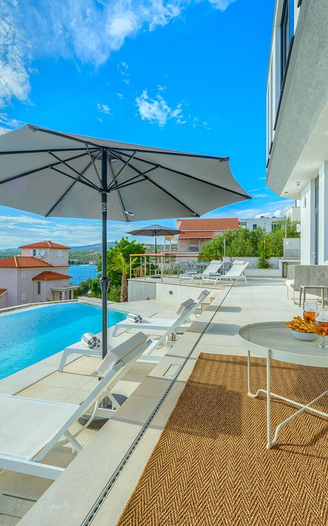 Villa Allina: pool, Udendørs, Udvendige, Visninger