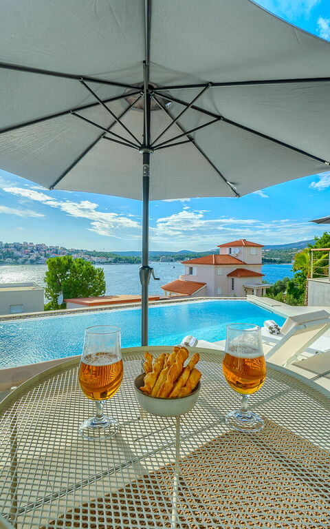 Villa Allina: pool, Udendørs, Udvendige, Visninger