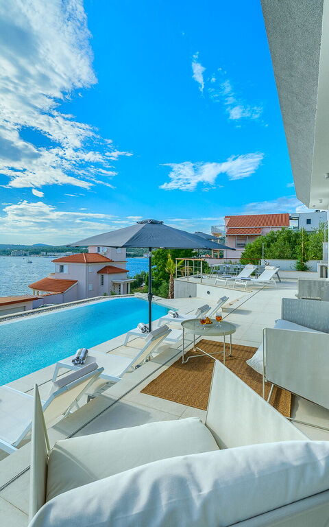 Villa Allina: pool, Udendørs, Udvendige, Visninger