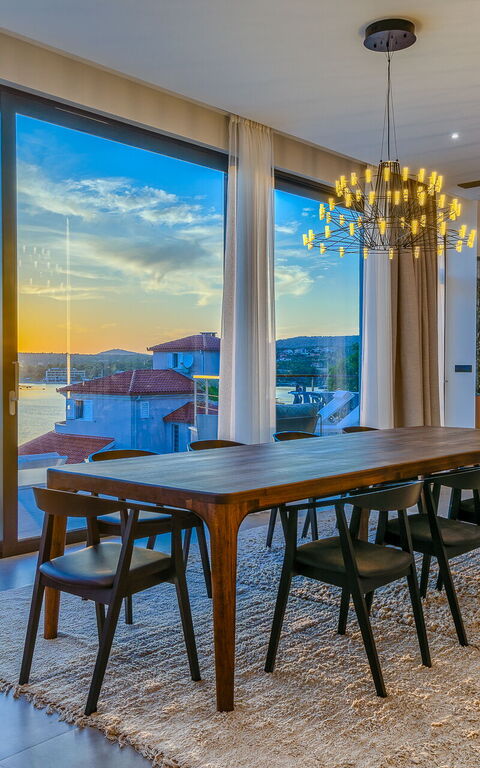 Villa Allina: Frokostlokale, Køkken, Stue