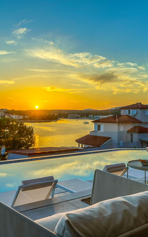 Villa Allina: pool, Udendørs, Udvendige, Visninger