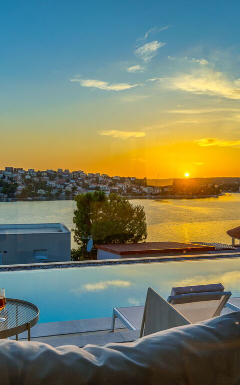 Villa Allina: pool, Udendørs, Udvendige, Visninger