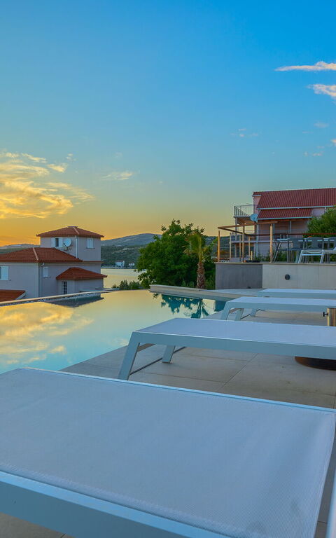 Villa Allina: pool, Udendørs, Udvendige, Visninger