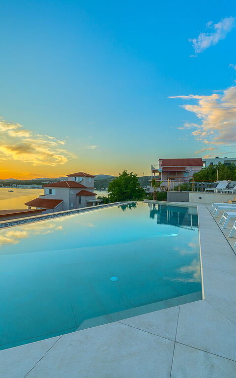 Villa Allina: pool, Udendørs, Udvendige, Visninger