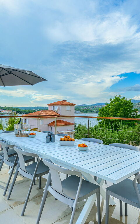 Villa Allina: Udendørs, Udvendige, Visninger