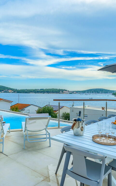 Villa Allina: pool, Udendørs, Udvendige, Visninger