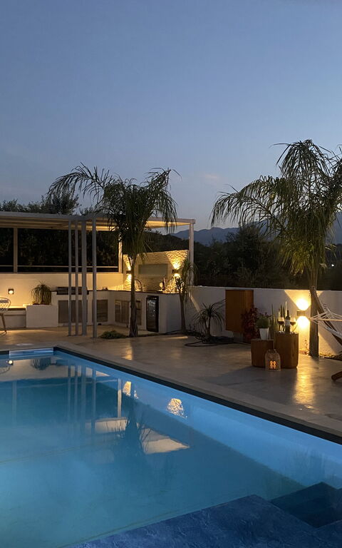 Christianna Apartments: pool, Udendørs