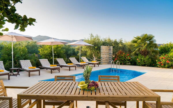 Villa Aetheria: Altan / terrasse / gårdhave, pool, Udendørs, Udvendige