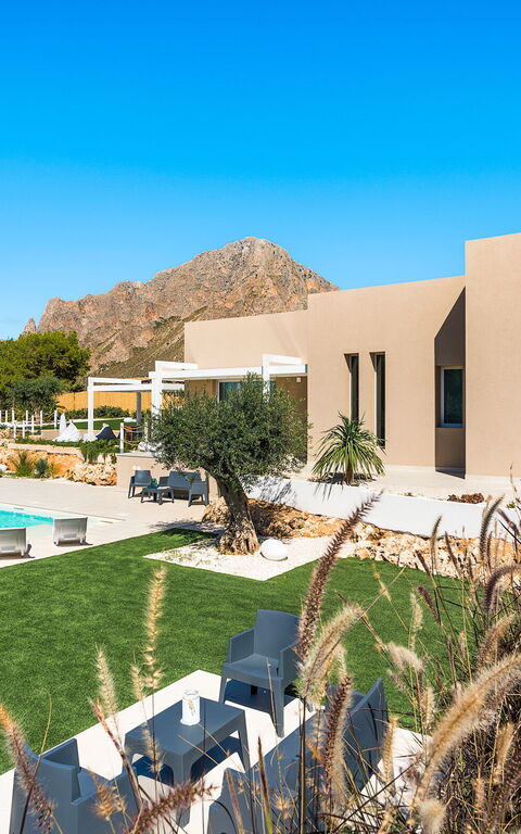 Villa Castalia: Have, pool, Udendørs, Udvendige, Visninger