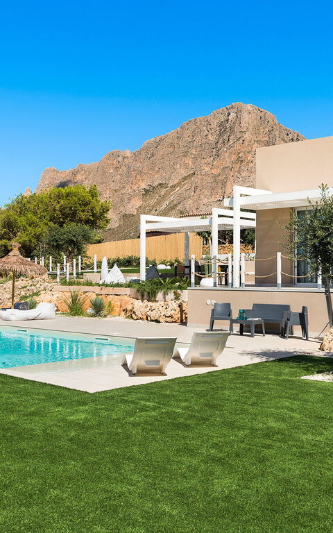 Villa Castalia: Have, pool, Udendørs, Udvendige, Visninger