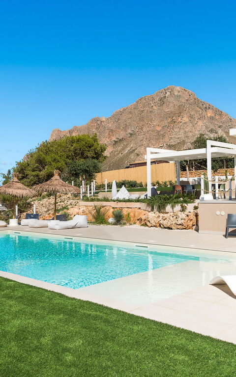 Villa Castalia: Have, pool, Udendørs, Udvendige, Visninger