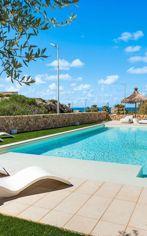 Villa Castalia: Have, pool, Udendørs, Udvendige, Visninger