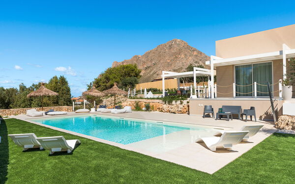 Villa Castalia: Have, pool, Udendørs, Udvendige, Visninger