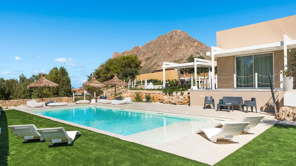 Villa Castalia: Have, pool, Udendørs, Udvendige, Visninger