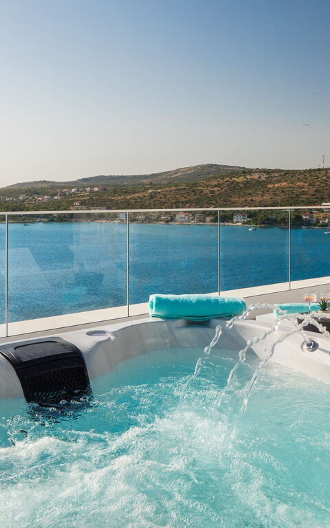 Villa Olive Vista 2: boblebad, Udendørs, Udvendige, Visninger