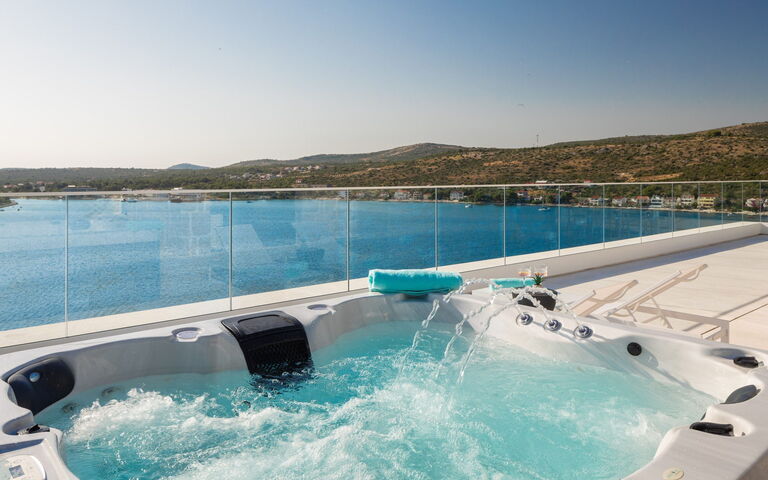 Villa Olive Vista 2: boblebad, Udendørs, Udvendige, Visninger