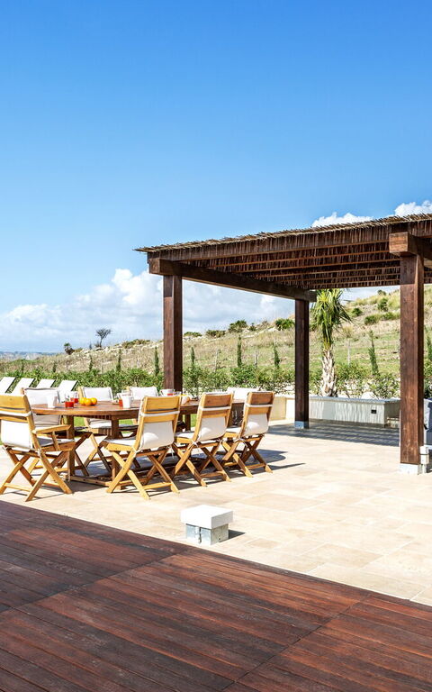 Villa Erakle: Udendørs, Udvendige