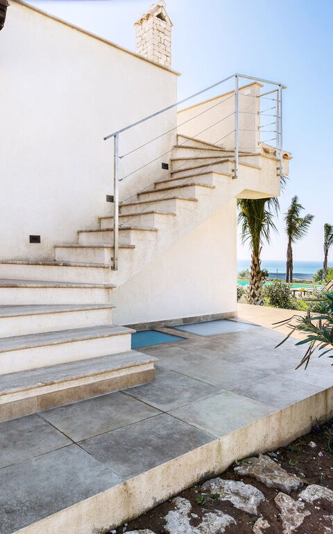 Villa Erakle: Udendørs, Udvendige