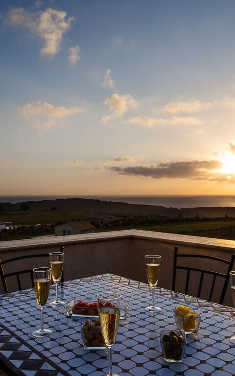 Villa Erakle: Udendørs, Udvendige, Visninger