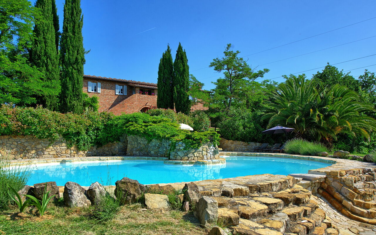 Casale Delle Mele: Have, pool, Udendørs