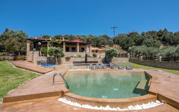 Villa Dimmare: Have, pool, Udendørs, Udvendige