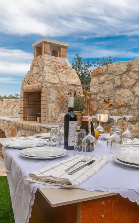 Villa Blini: Have, Udendørs, Udvendige