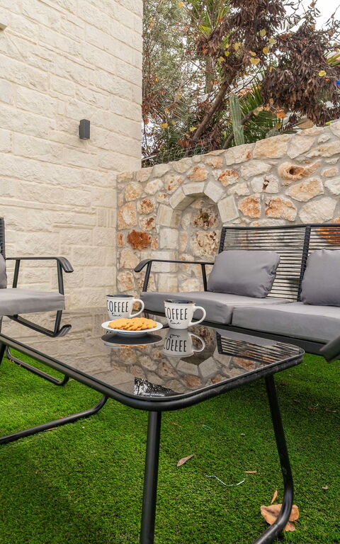 Villa Blini: Have, Udendørs, Udvendige