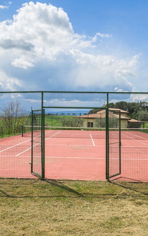 Villa la Contea: Udendørs, Udvendige