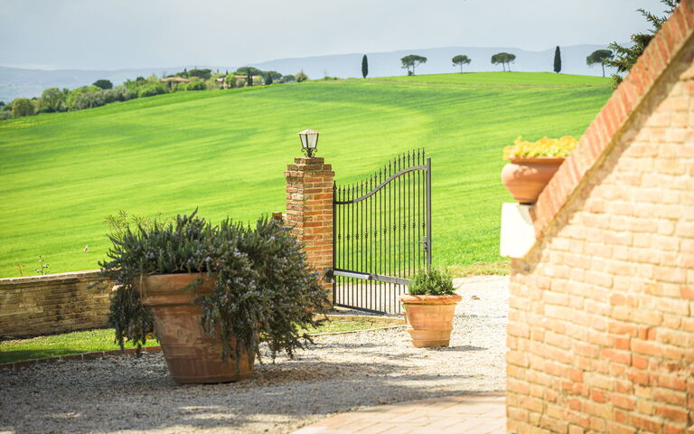 Villa la Contea: Udendørs, Udvendige, Visninger