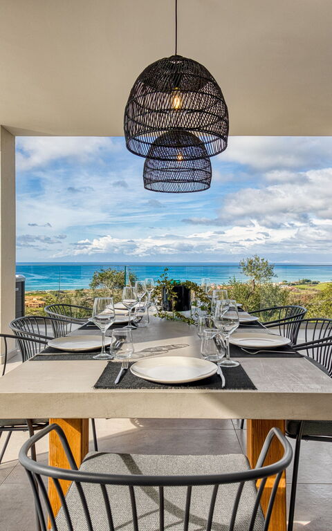 Villa Dominante: Altan / terrasse / gårdhave, Udendørs, Udvendige, Visninger