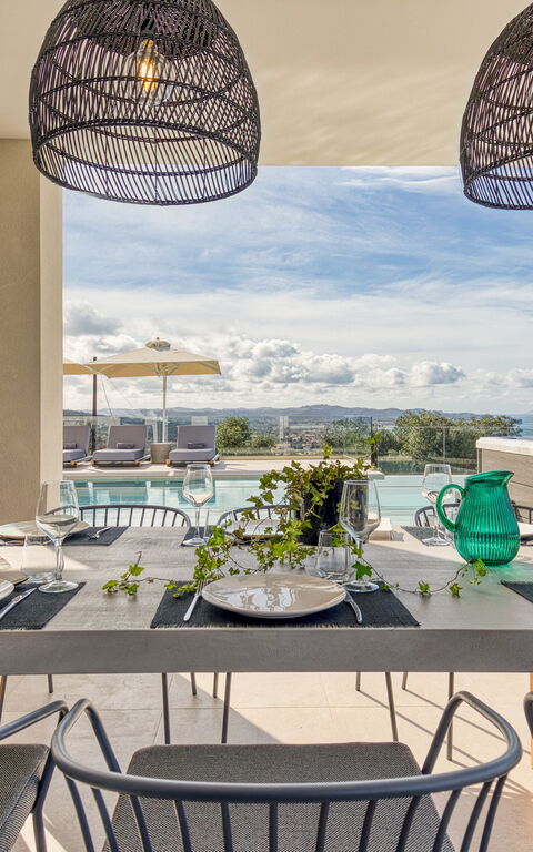 Villa Dominante: Altan / terrasse / gårdhave, Udendørs, Udvendige