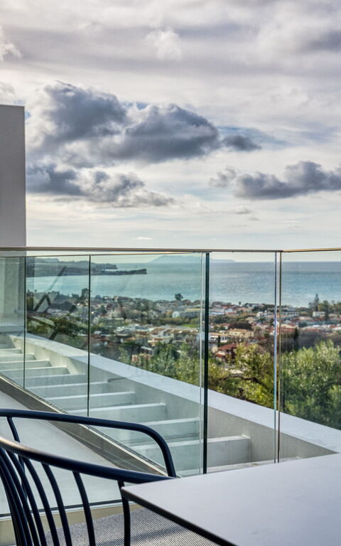 Villa Dominante: Altan / terrasse / gårdhave, Udendørs, Udvendige, Visninger