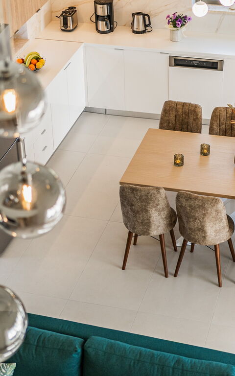 Villa Orientem Bis: Frokostlokale, Køkken, Stue