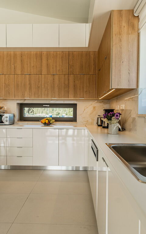 Villa Orientem Bis: Frokostlokale, Køkken, Stue