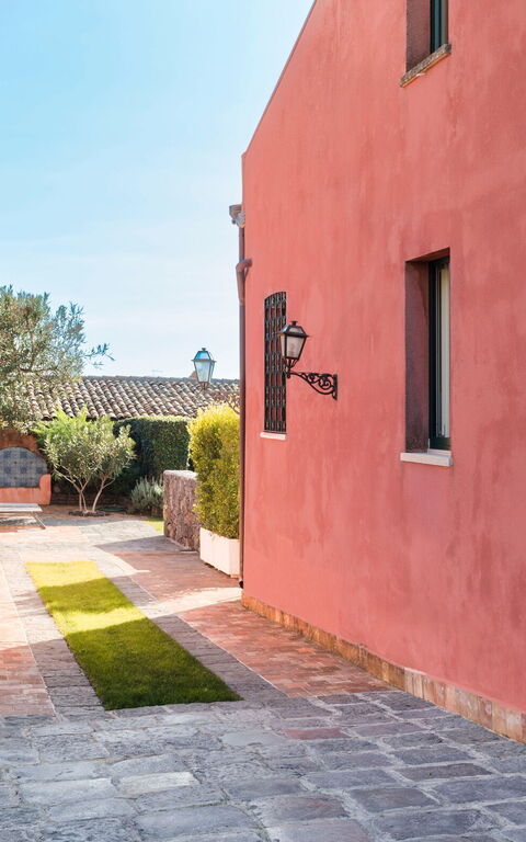 Micanera House: Udendørs, Udvendige