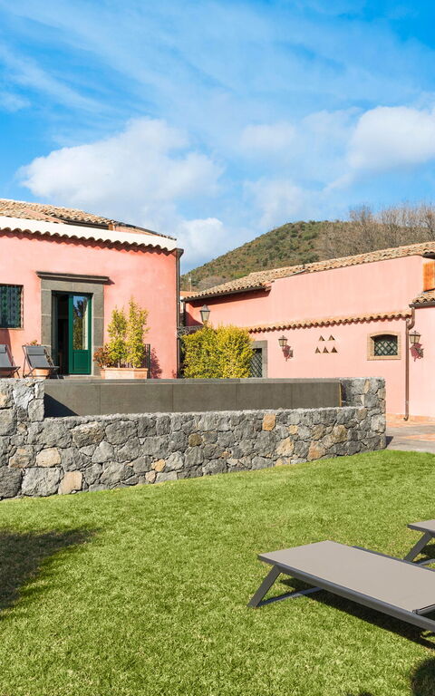 Micanera House: Have, Udendørs, Udvendige