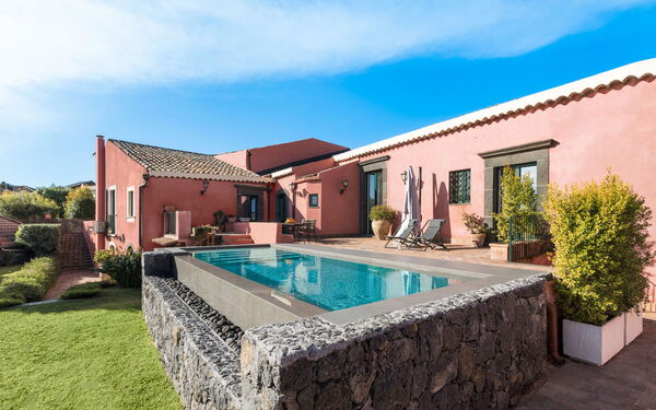 Micanera House: Have, pool, Udendørs, Udvendige