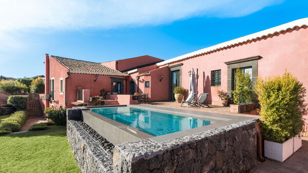 Micanera House: Have, pool, Udendørs, Udvendige