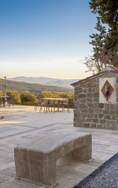 Borgo Ariano: Udendørs, Udvendige