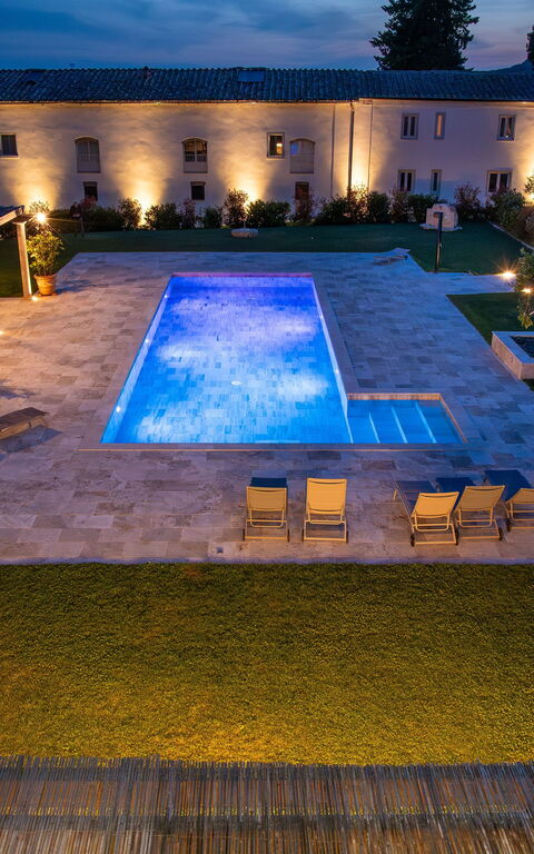 Borgo Ariano: Udendørs, Udvendige