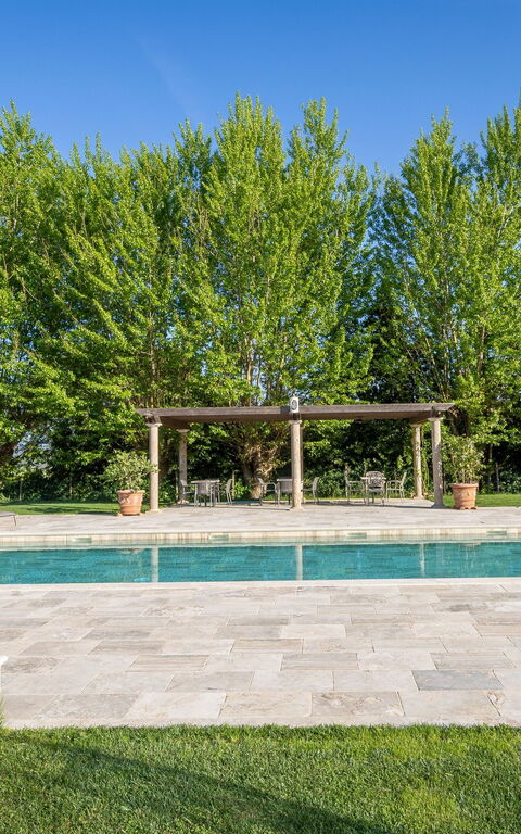 Borgo Ariano: Udendørs, Udvendige