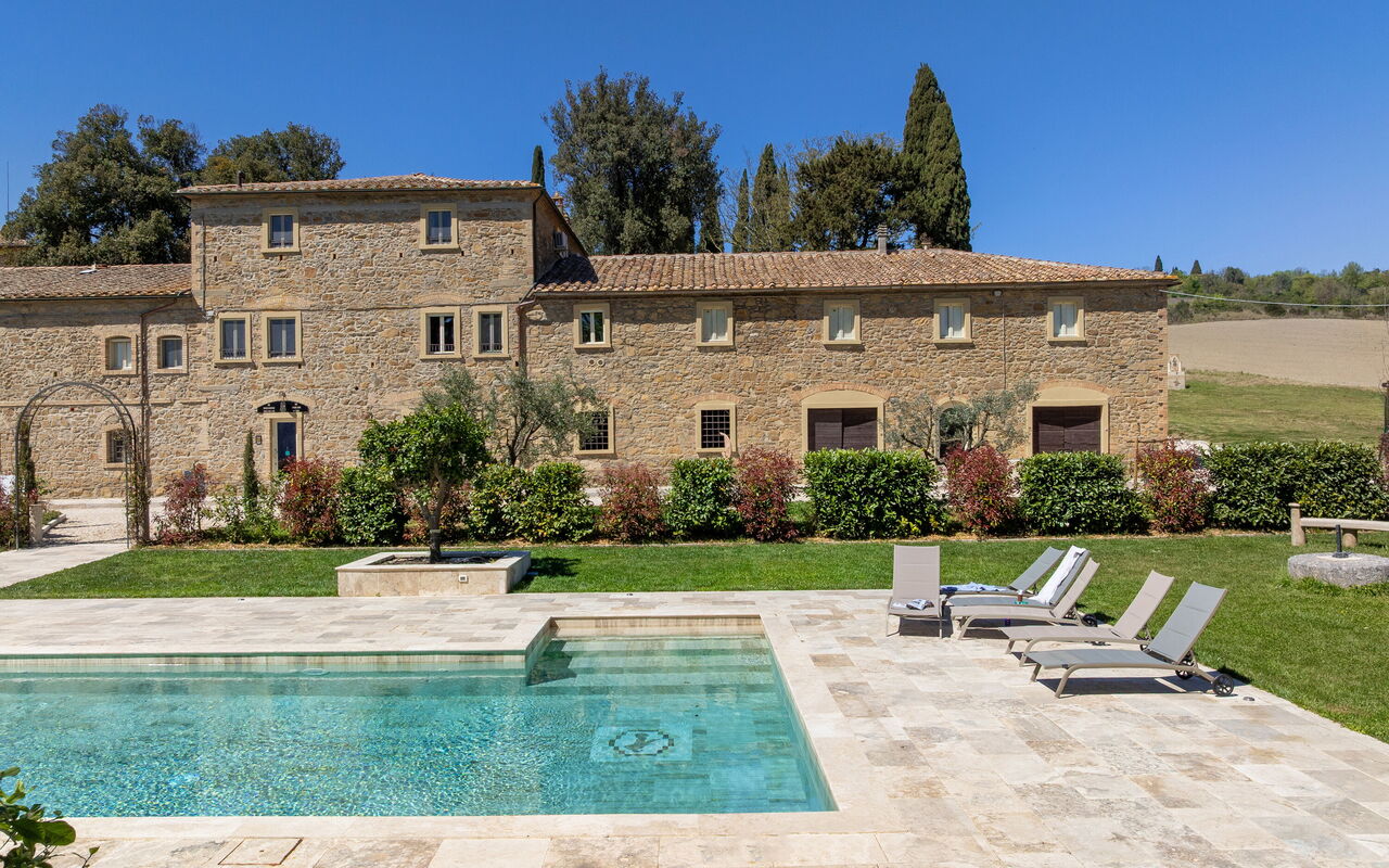 Borgo Ariano: Udendørs, Udvendige