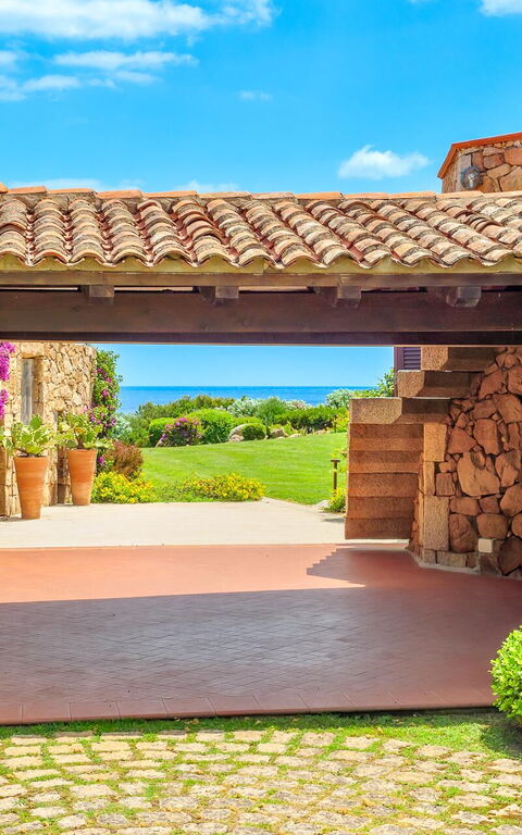 Villa Silenis: Udendørs, Udvendige