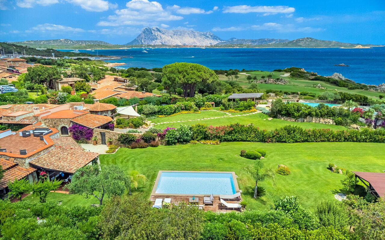 Villa Silenis: Have, pool, Udendørs, Udvendige, Visninger