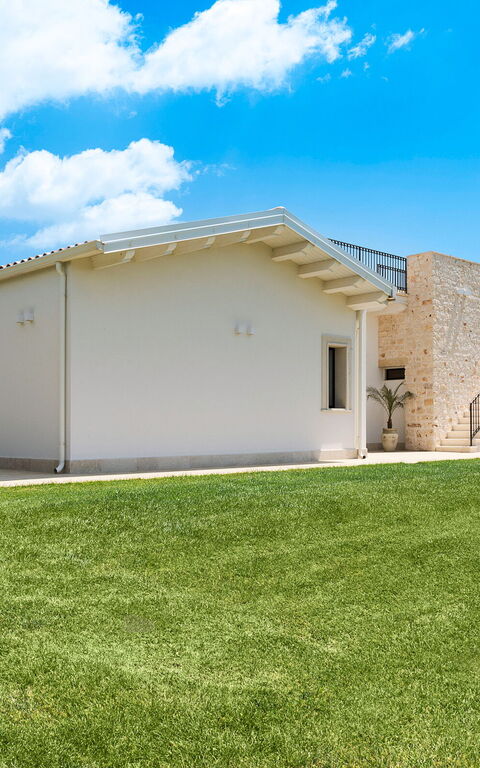 Netina Domus: Have, Udendørs