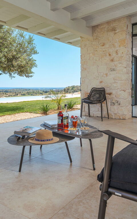 Netina Domus: Udendørs, Visninger