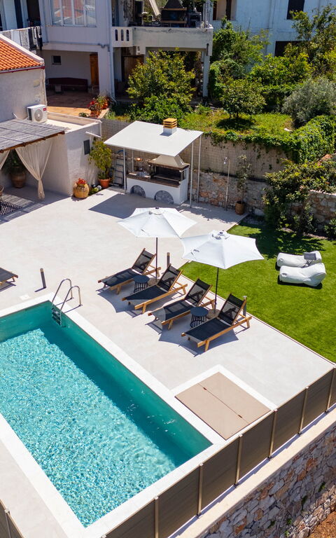 Villa Platon: Have, pool, Udendørs, Udvendige, Visninger