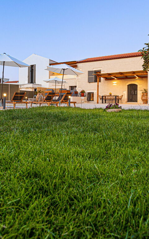 Villa Platon: Have, Udendørs, Udvendige